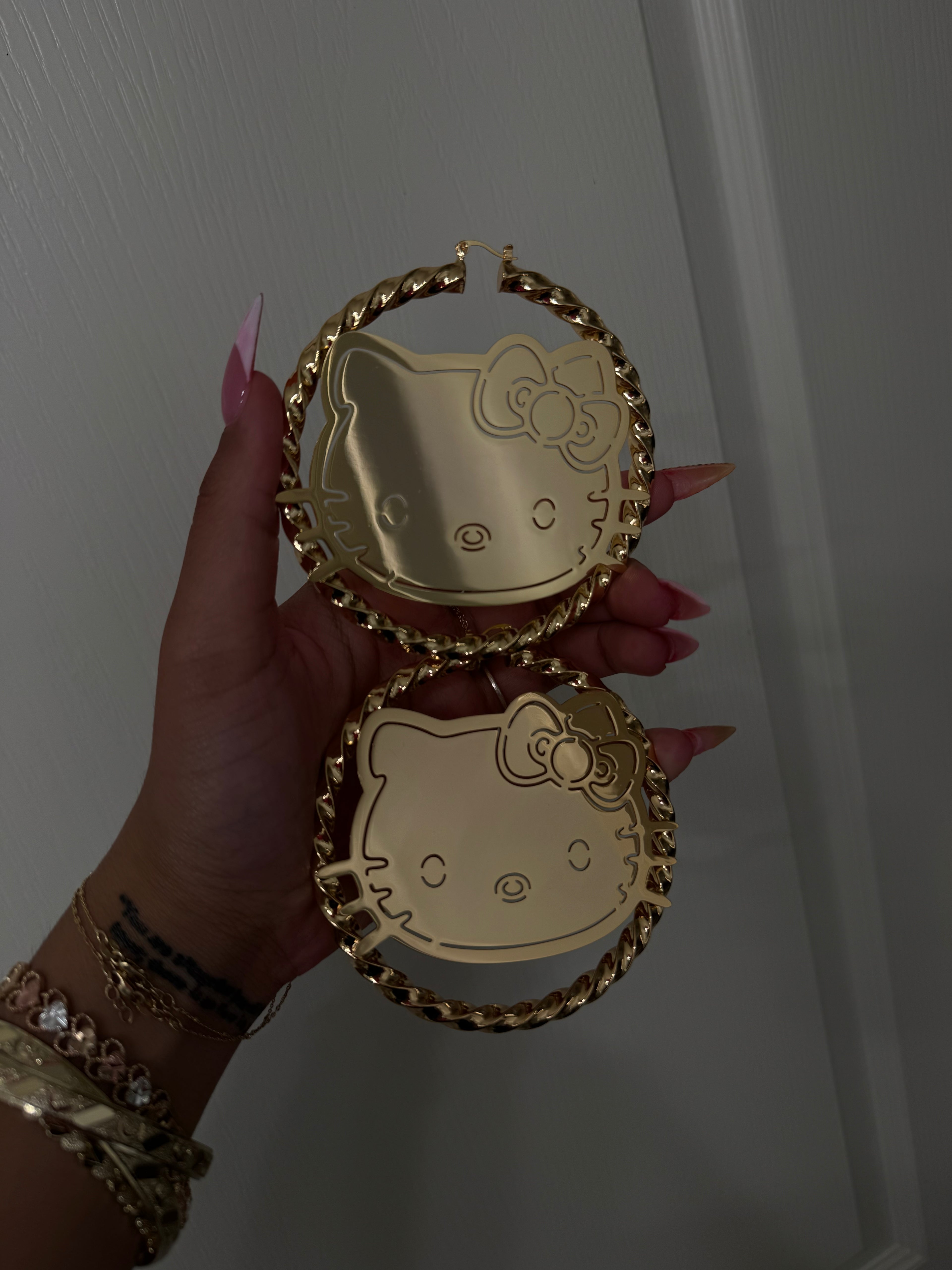 CUSTOM CHARACTER HOOPS